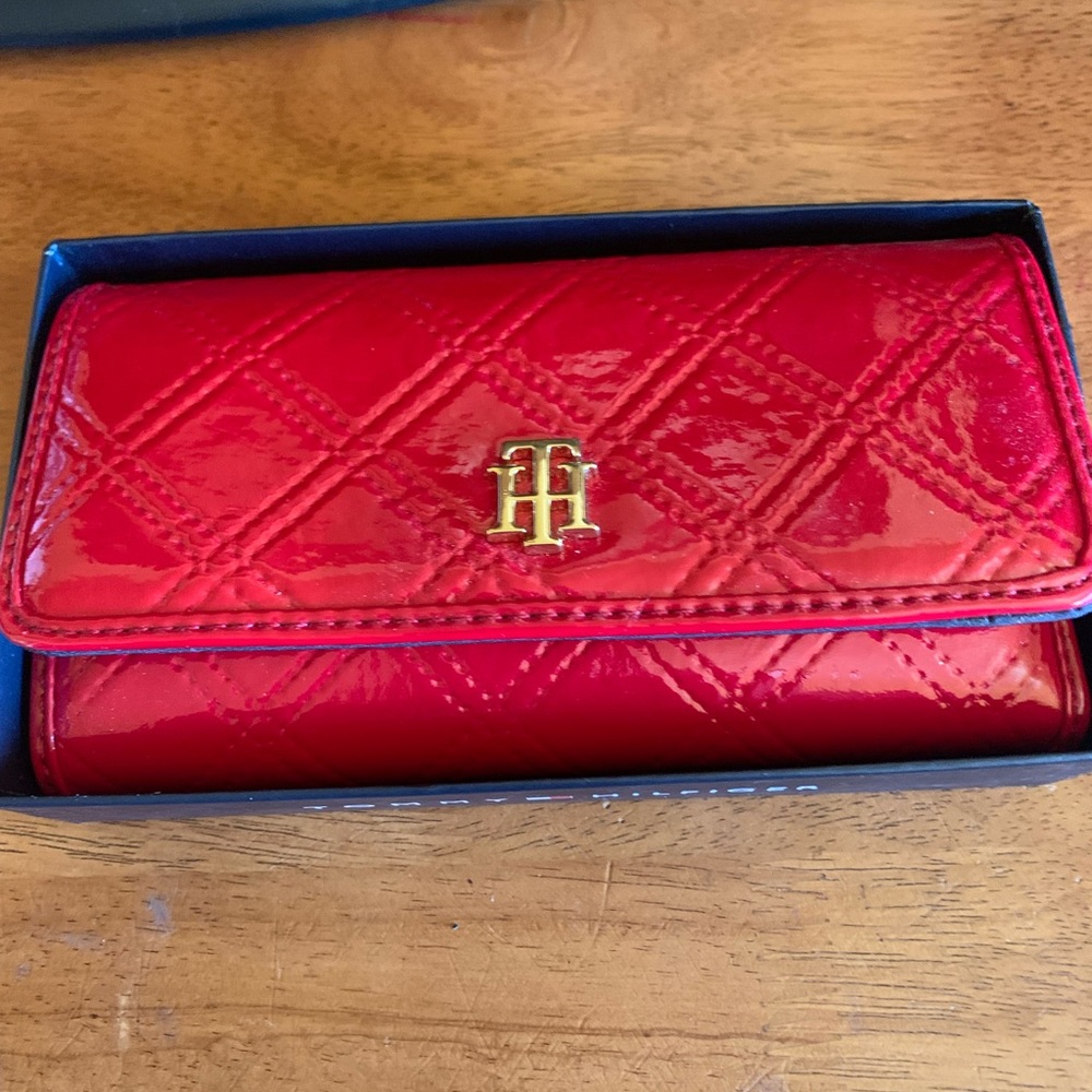Large Red Tommy Hilfiger wallet NWT 4 compartment slots,13 Credit card slots.
